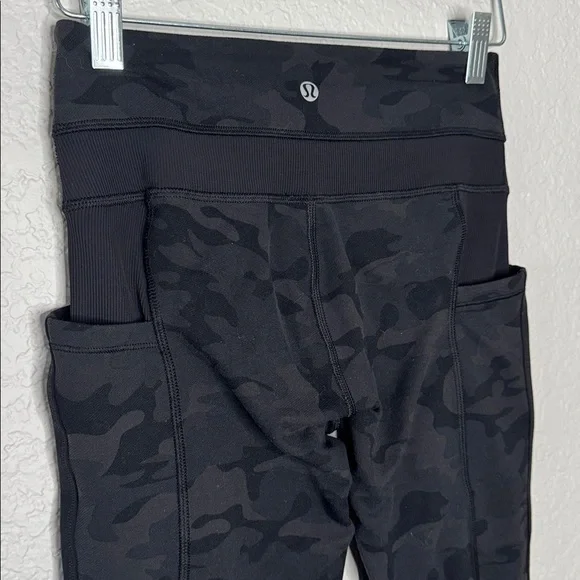 Lululemon Sun Salutation Pants Soot Black Camo Sz 4 Pockets - Picture 6 of 7